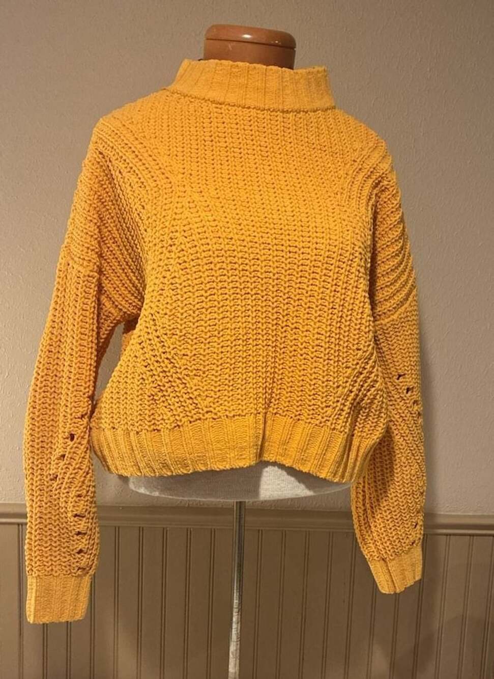 Hollister Mock Neck Chunky Knit Cropped Sweater Size M Mustard Yellow